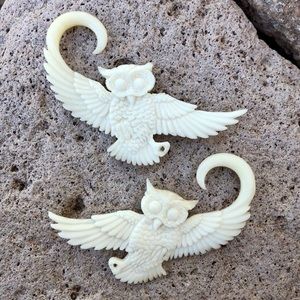 Ivory Owl Earrings 6g / 4g